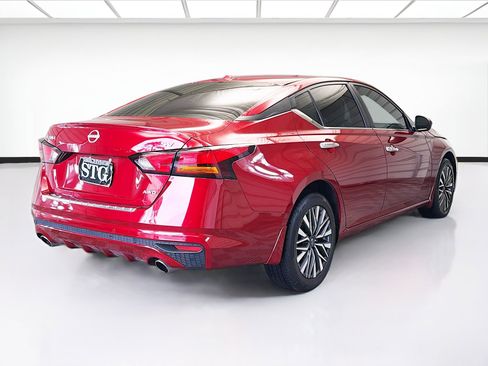 Used 2023 Nissan Altima 2.5 SV w/ SV Premium Package image 4