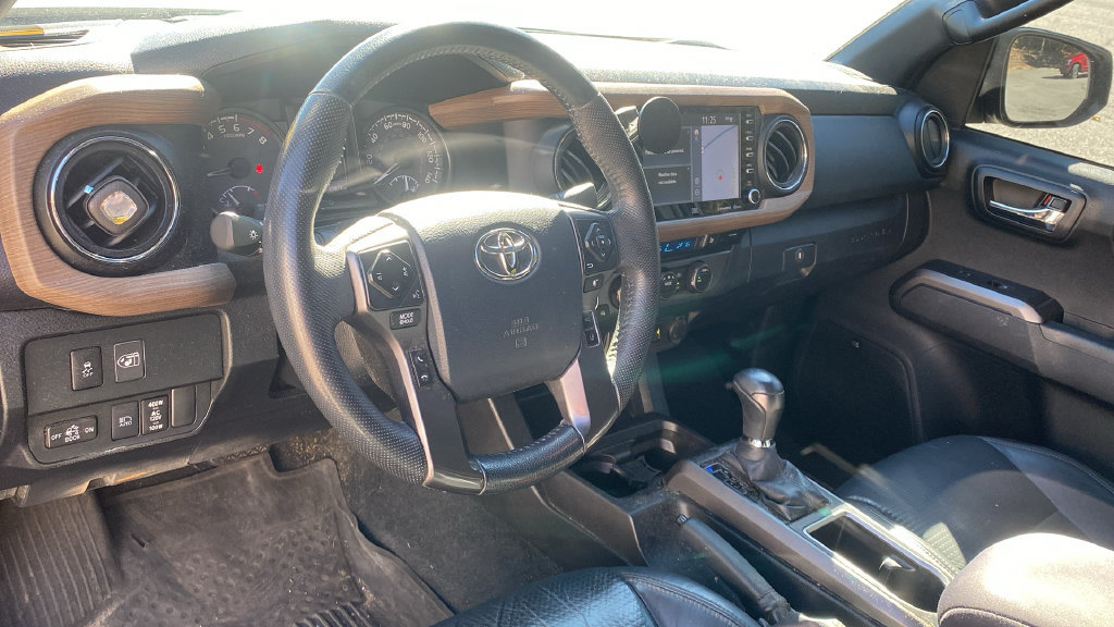 Used 2020 Toyota Tacoma TRD Off-Road w/ TRD Premium Off Road Package AWD/4WD image 15