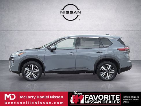 Used 2024 Nissan Rogue SL AWD/4WD image 3