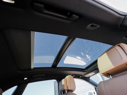 Certified 2022 Porsche Macan S image 31