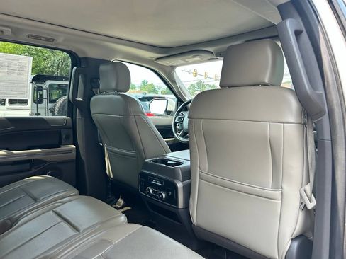 Used 2018 Ford Expedition Max XLT w/ Equipment Group 202A AWD/4WD image 17