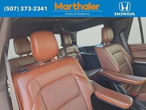 Used 2025 Lincoln Navigator Reserve AWD/4WD image 17