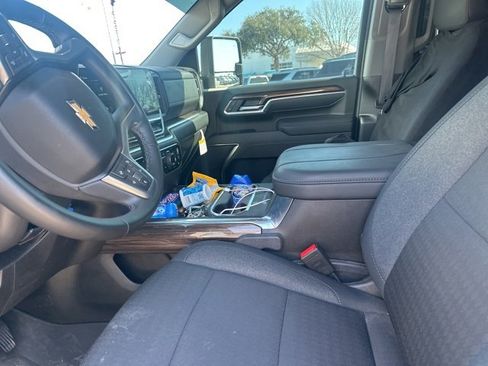 Used 2025 Chevrolet Silverado 2500 LT w/ Safety Package image 7