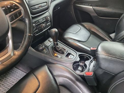 Used 2019 Jeep Cherokee Latitude Plus w/ Cold Weather Group image 26