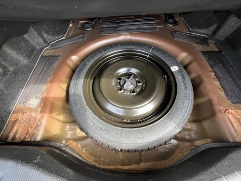 Used 2015 Ford Fusion SE FWD image 29