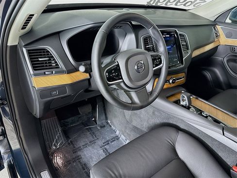 Certified 2025 Volvo XC90 B6 Core image 9