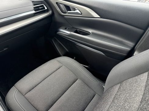 Used 2025 Chevrolet Traverse LT image 15