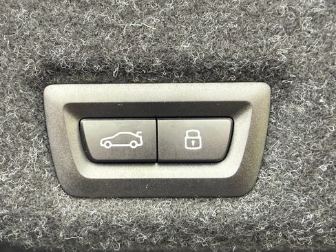 Used 2025 BMW M5 w/ Executive Package image 15