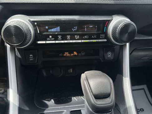 Used 2024 Toyota RAV4 LE AWD/4WD image 18