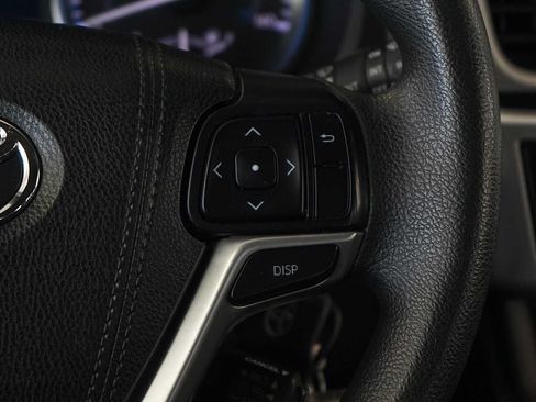 Used 2015 Toyota Highlander LE FWD image 18