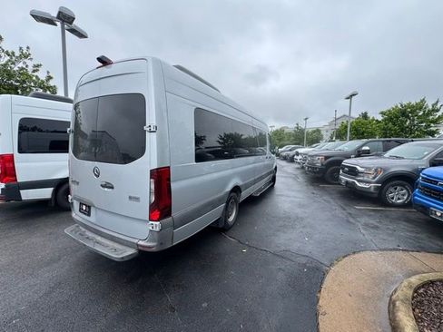 Used 2020 Mercedes-Benz Sprinter 3500 w/ Windows All Around Package image 18