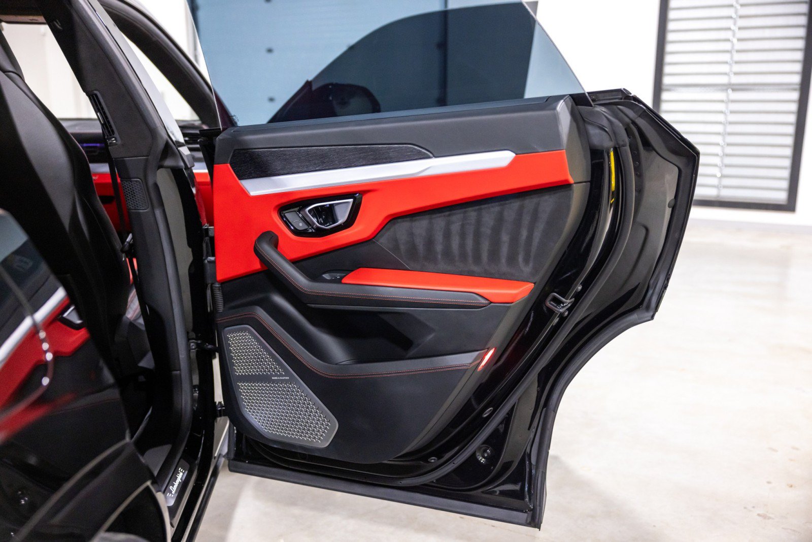 Used 2020 Lamborghini Urus AWD/4WD image 26