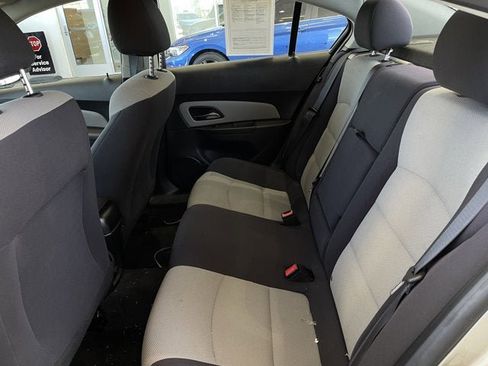 Used 2014 Chevrolet Cruze LS image 24
