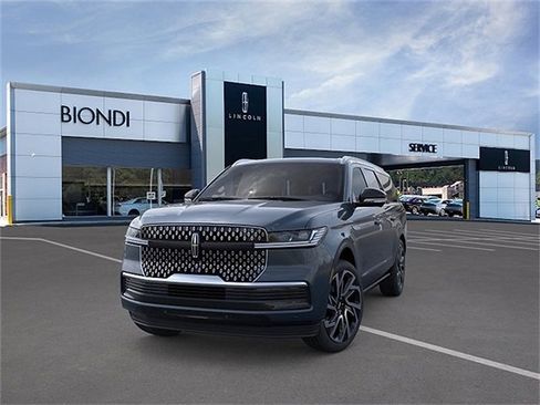 New 2026 Lincoln Navigator L Reserve AWD/4WD image 2