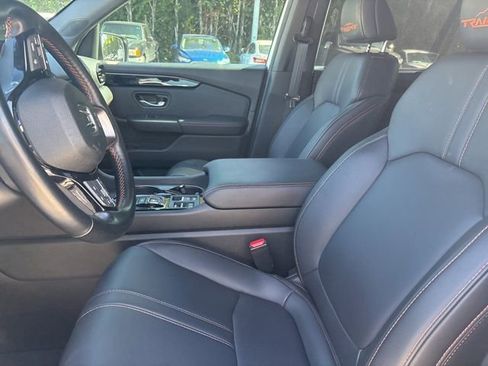 Used 2025 Honda Pilot TrailSport image 6