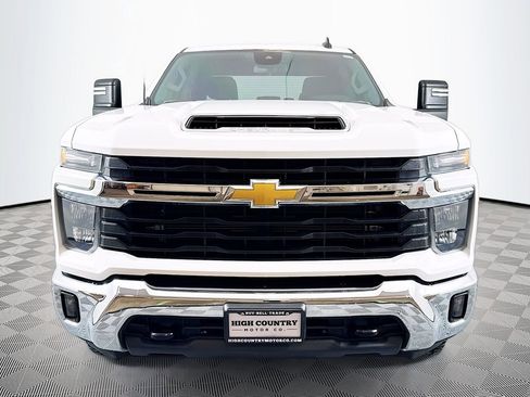 Used 2024 Chevrolet Silverado 2500 LT w/ Convenience Package AWD/4WD image 2