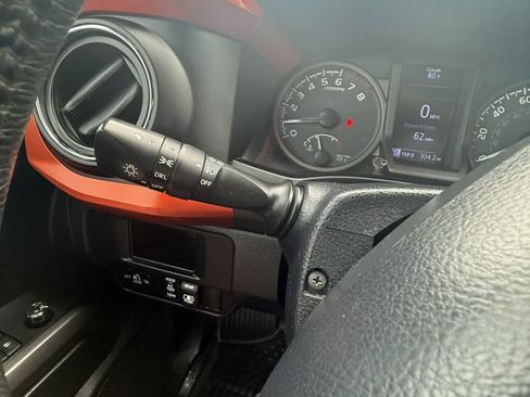 Used 2017 Toyota Tacoma TRD Sport w/ Tow Package (A/T) AWD/4WD image 28