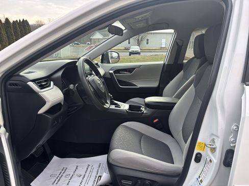 Used 2021 Toyota RAV4 XLE image 13