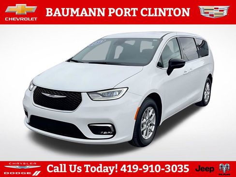 Used 2024 Chrysler Pacifica Touring-L FWD image 10