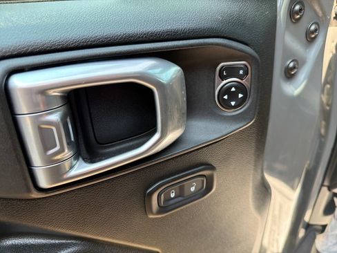 Used 2021 Jeep Wrangler Sport AWD/4WD image 14