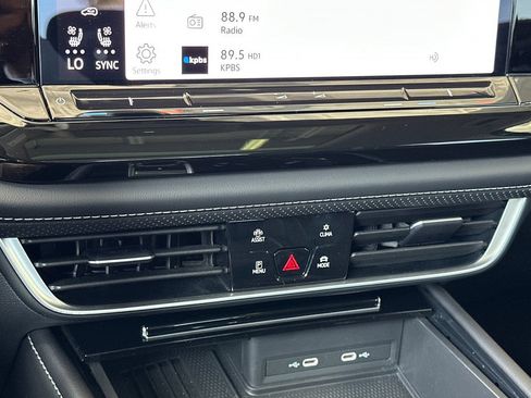 Used 2025 Volkswagen Atlas SE w/ Panoramic Sunroof Package FWD image 21