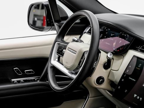 Used 2022 Land Rover Range Rover Long Wheelbase SE image 13