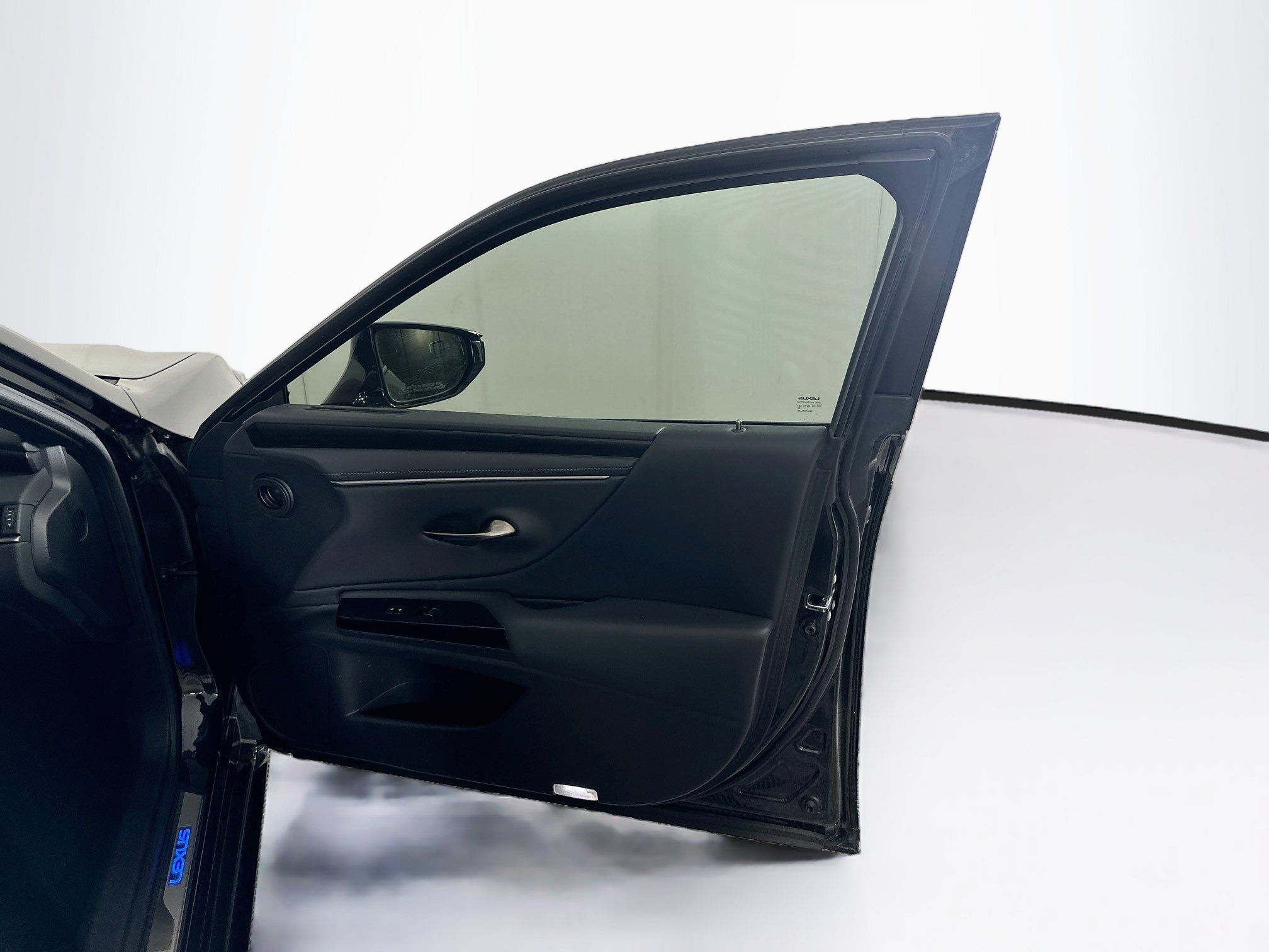 Used 2025 Lexus ES 300h w/ Premium Package FWD image 33