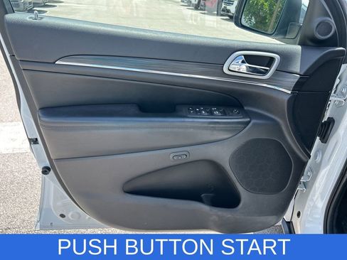 Used 2022 Jeep Grand Cherokee Limited image 11