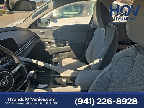 Certified 2023 Hyundai Elantra Limited w/ Preferred Accessory Package image 11