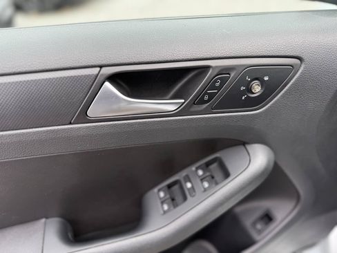 Used 2012 Volkswagen Jetta SE FWD image 19