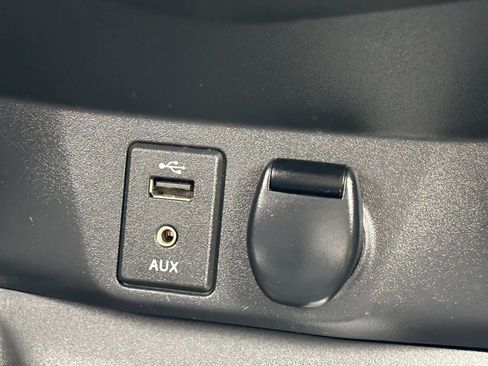 Used 2015 Nissan Rogue S image 23