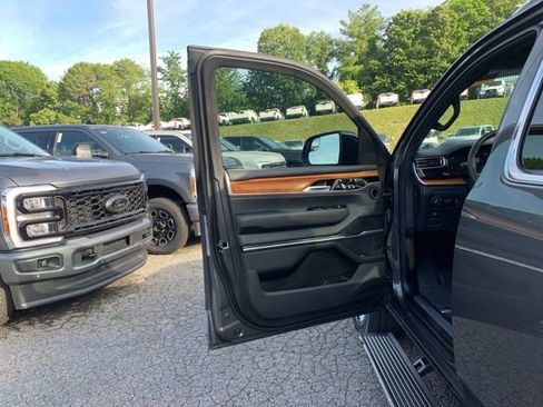 Used 2025 Jeep Grand Wagoneer Series III AWD/4WD image 25
