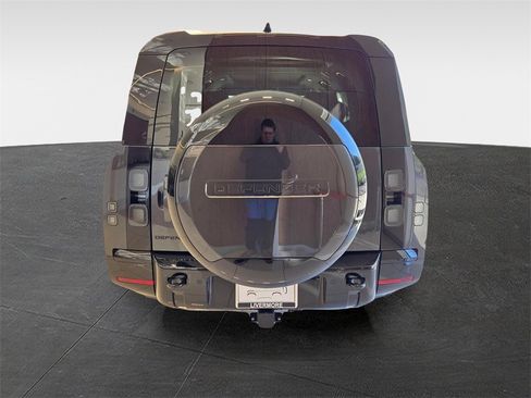 New 2026 Land Rover Defender 130 X-Dynamic SE image 5