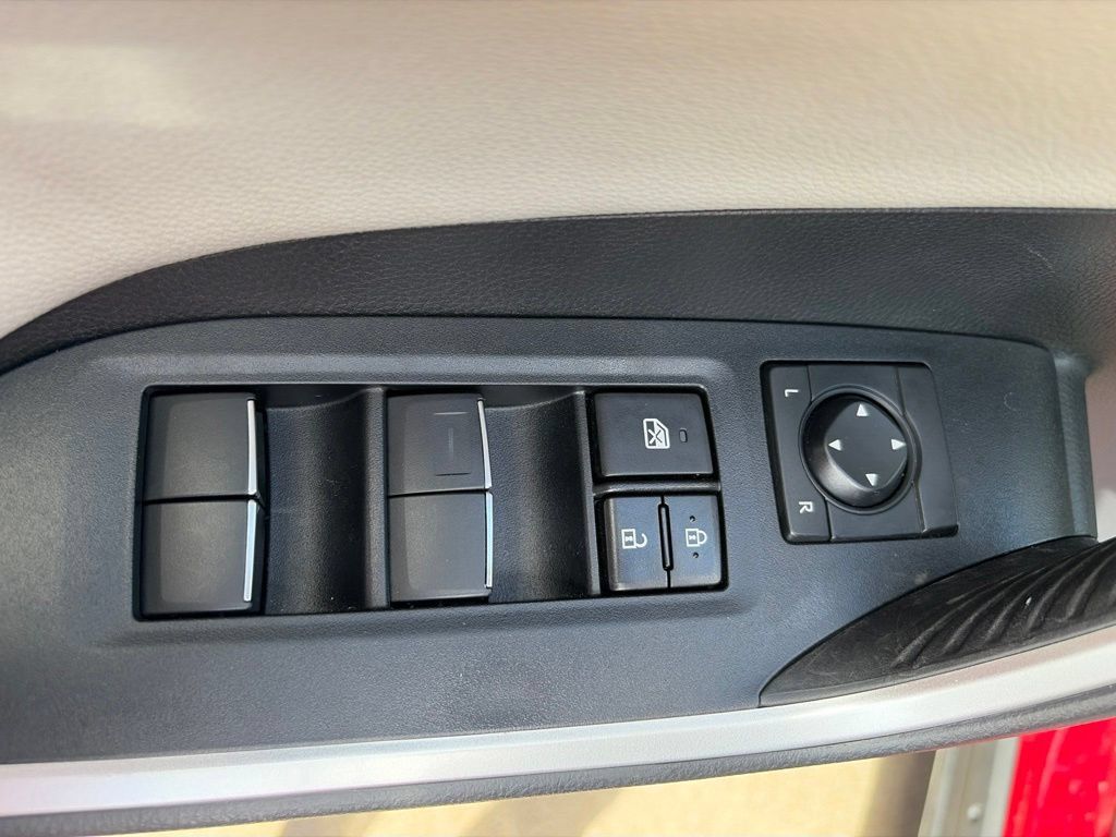 Used 2021 Toyota RAV4 Limited AWD/4WD image 23