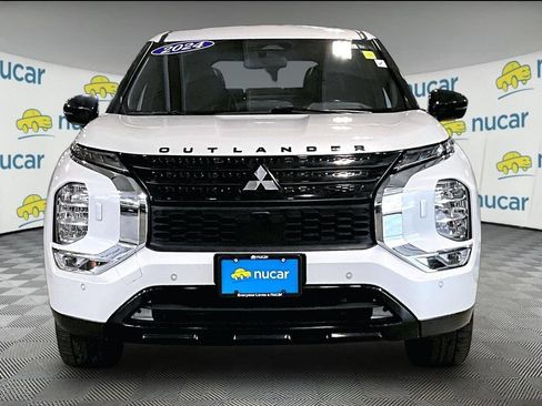 Used 2024 Mitsubishi Outlander SE AWD/4WD image 2