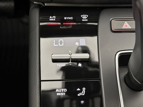 Certified 2025 Porsche Macan AWD/4WD image 20
