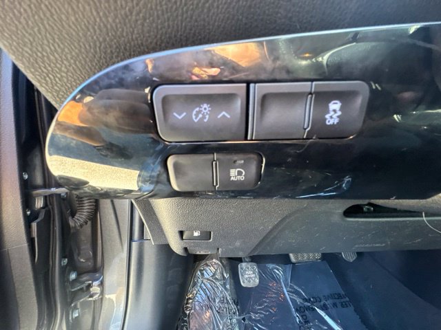 Used 2017 Toyota Prius Three w/ Carpet Mat Package FWD image 19