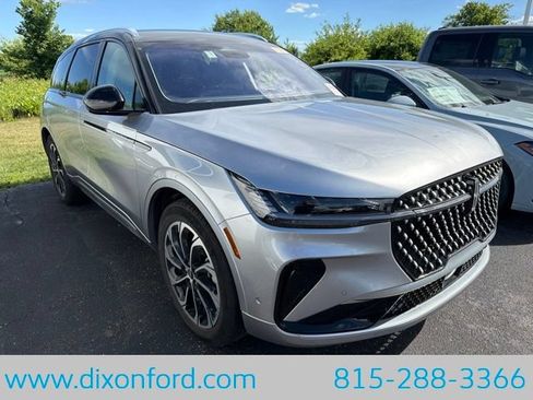 Used 2024 Lincoln Nautilus Reserve AWD/4WD image 9