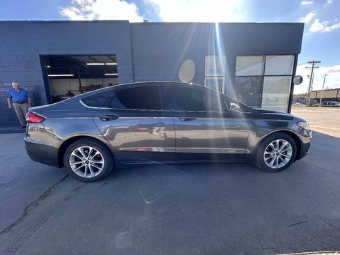 Used 2020 Ford Fusion SE FWD image 9