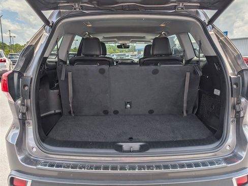 Used 2017 Toyota Highlander Limited AWD/4WD image 33