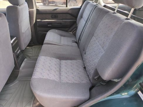 Used 1997 Nissan Pathfinder LE AWD/4WD image 17