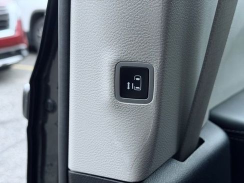 Used 2023 Chrysler Pacifica Touring-L FWD image 27