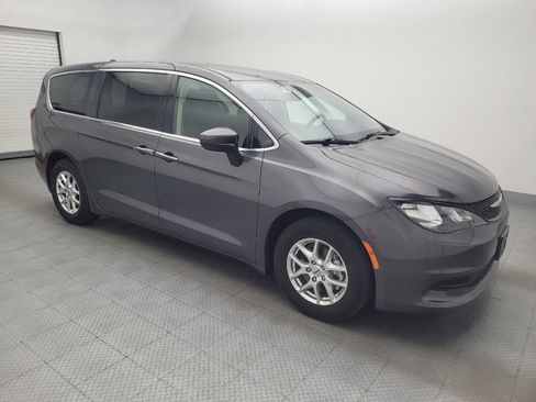 Used 2023 Chrysler Voyager LX FWD image 11