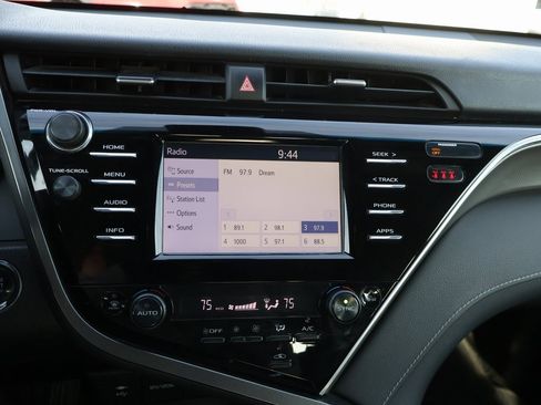 Used 2018 Toyota Camry XSE image 19