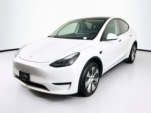 Used 2023 Tesla Model Y Long Range image 3