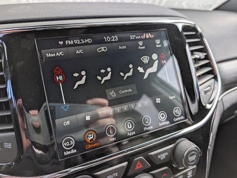 Used 2019 Jeep Grand Cherokee Limited image 22