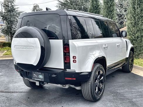 Used 2024 Land Rover Defender 110 X-Dynamic SE image 5