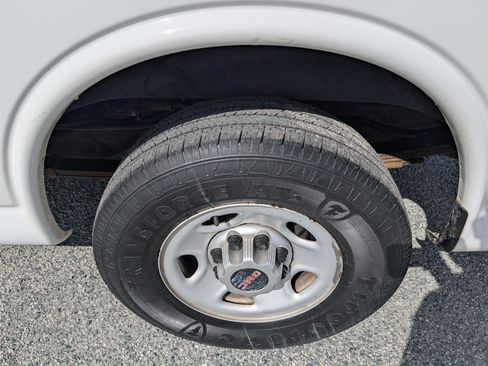 Used 2013 GMC Savana 2500 LS w/ Power Package RWD image 10