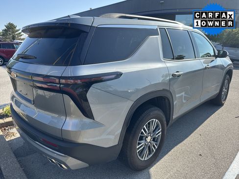 Used 2025 Chevrolet Traverse LT FWD image 6