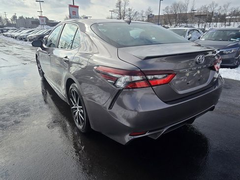 Used 2024 Toyota Camry SE image 6
